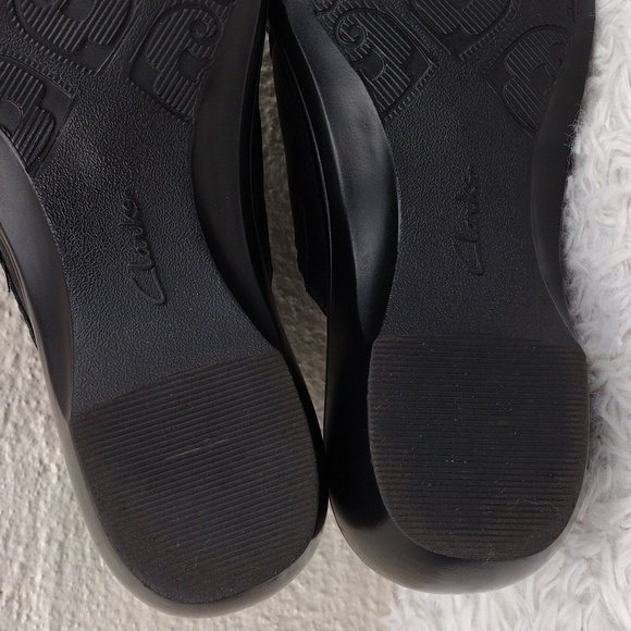 Clarks Black Leather Faux Button Strap Closed Toe Mid Heel Slip On Clog Shoe - Picture 9 of 16